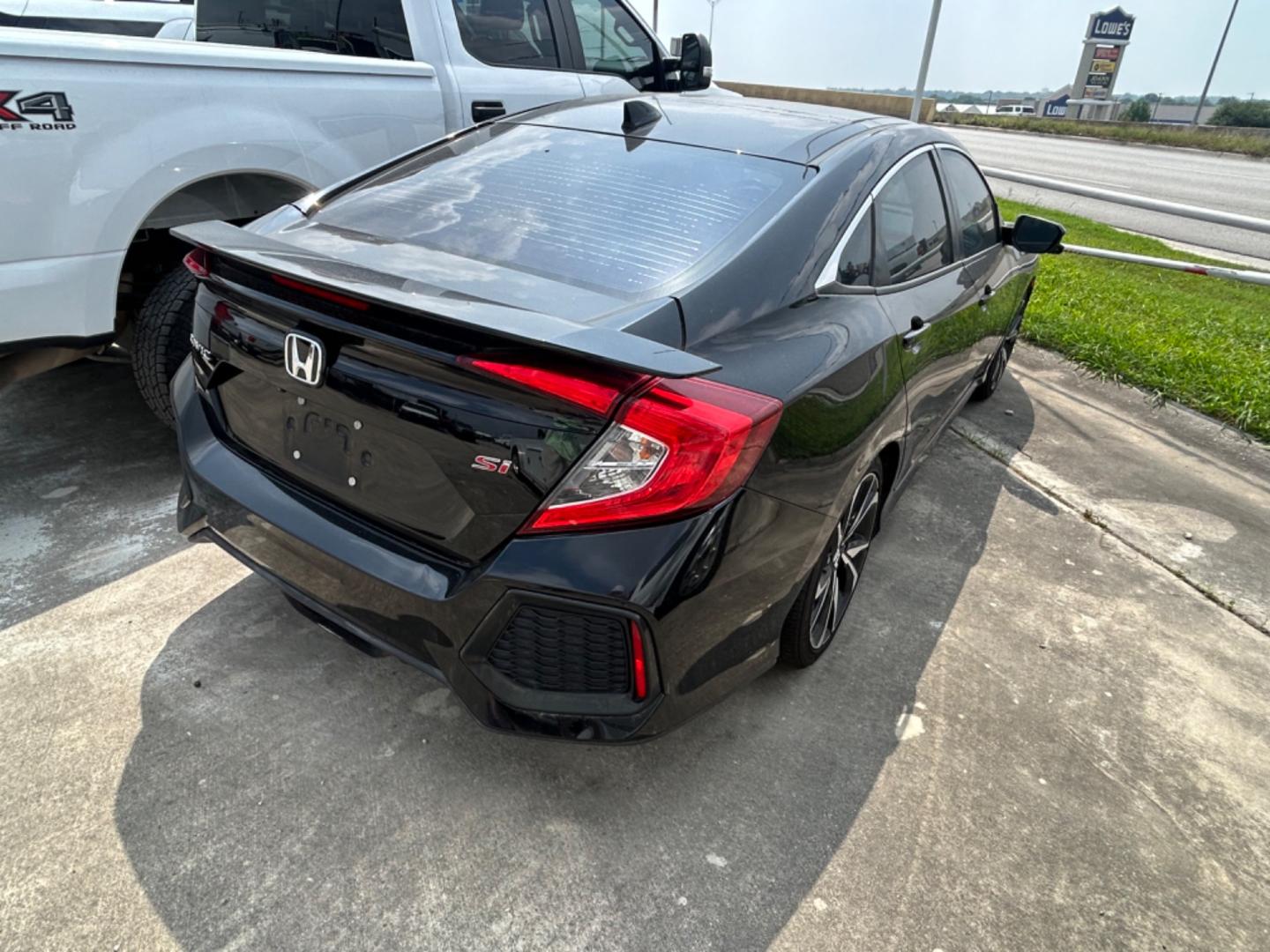 2017 Black Honda Civic Si 4dr Sedan 6M (2HGFC1E52HH) with an 1.5L L4 DOHC 16V TURBO engine, 6M transmission, located at 1687 Business 35 S, New Braunfels, TX, 78130, (830) 625-7159, 29.655487, -98.051491 - Photo#3